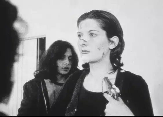 Marina Abramović: conheça suas 5 performances mais controversas Marina Abramović