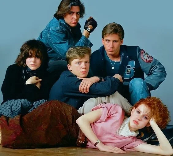 Filmes dos anos 80: relembre os 35 melhores Filmes dos anos 80: relembre os 35 melhores Embarque numa viagem nostálgica pelos corredores do tempo e descubra os filmes que definiram uma década inteira. Não perca os melhores filmes dos anos 80! Reviva a magia do cinema!