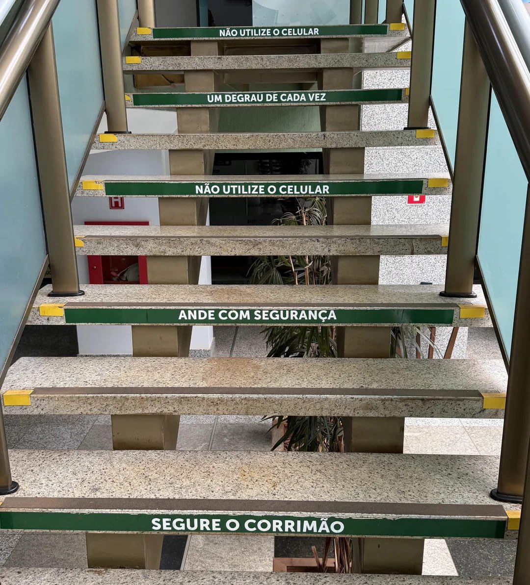 62 placas engraçadas: as mais hilárias que provam que se tem placa, tem história placas-engraçadas-se-tem-placa-tem-história