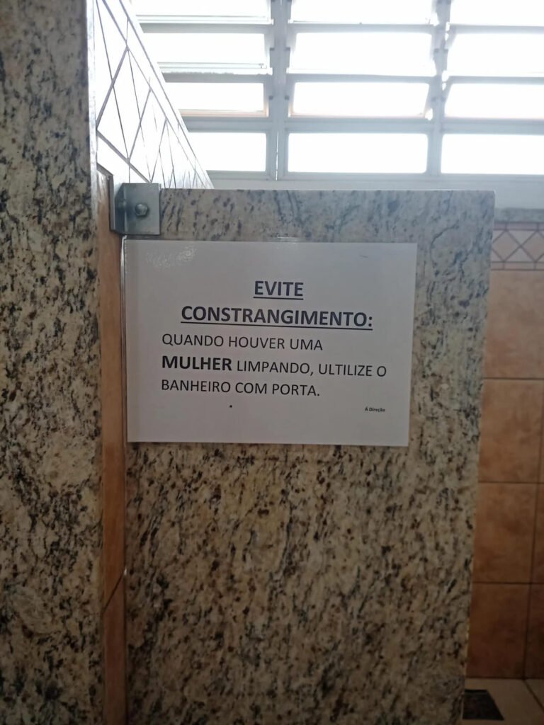 62 placas engraçadas: as mais hilárias que provam que se tem placa, tem história placas-engraçadas-se-tem-placa-tem-história